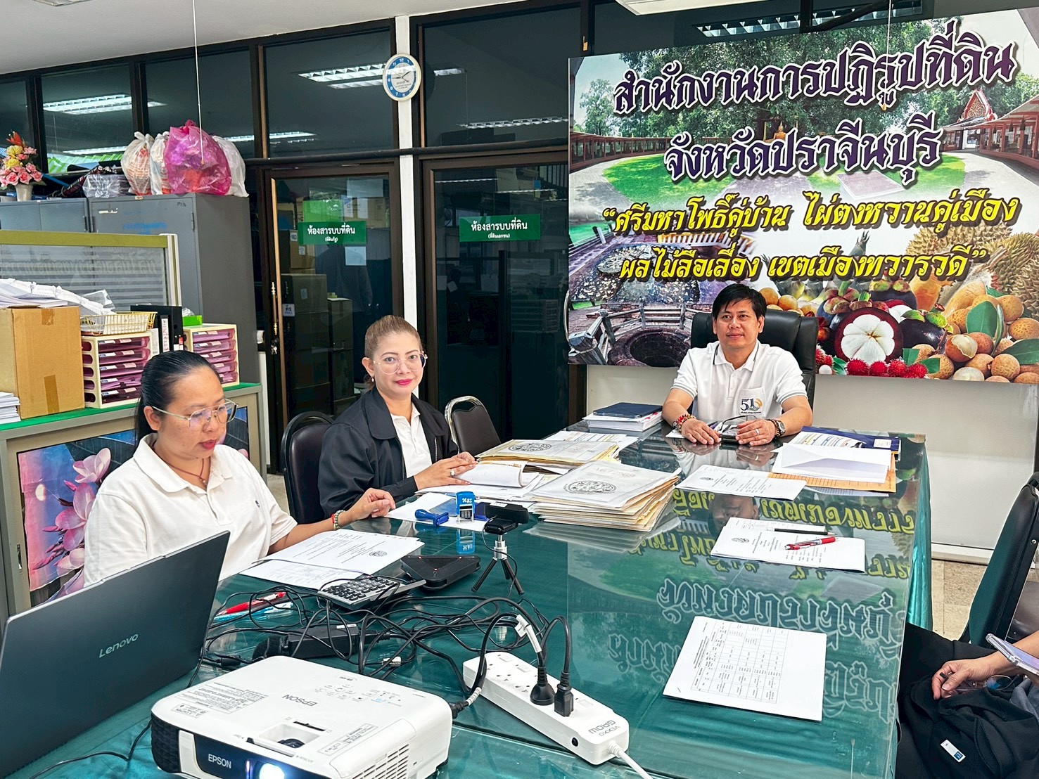 title - วันที่ 18 มีนาคม 2569 เวลา 09.00 น. นายวิทูล ประดิษฐบุญ ปฏิรูปที่ดินจังหวัดปราจีนบุรี  พร้อมด้วย เจ้าหน้าที่ ส.ป.ก.ปราจีนบุรี เข้าร่วมการอบรม เรื่อง “การสร้างความตระหนักรู้ด้านความมั่นคงปลอดภัยไซเบอร์ สำหรับเจ้าหน้าที่ ส.ป.ก.” โดยมีวัตถุประสงค์เพื่อเสริมสร้างความรู้ ความเข้าใจ และทักษะด้านความมั่นคงปลอดภัยไซเบอร์ ตลอดจนเพื่อให้ผู้เข้าร่วมอบรมสามารถนำความรู้ไปประยุกต์ใช้ ในการปฏิบัติงาน และในชีวิตประจำวัน ผ่านระบบประชุมทางไกล GDCC Space Plus  